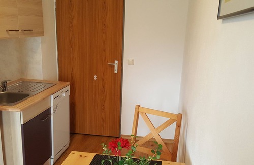 Schoenau am Koenigssee Apartment | Ferienwohnung Hochkalter für 2 Personen, kombinierter Wohn- Schlafraum, Dusche/WC, Balkon, 36 qm