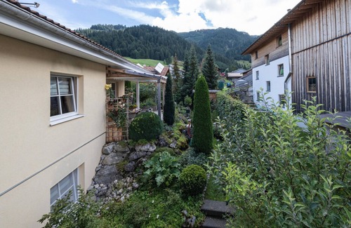 Tannheim Apartment | Ferienwohnung 2 Personen - Haus Toskana Njualms