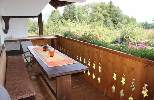 Anger Apartment | Ferienwohnung 76qm, Nichtraucher, Wohnraum mit Küchenzeile, 3 Schlafzimmer, Balkon, Sat-TV, 3 Sterne, max 6 Personen
