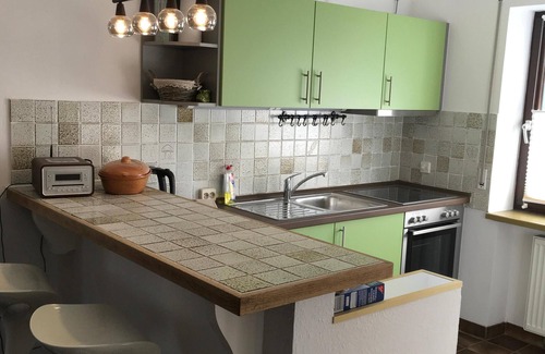 Siegsdorf Apartment | Ferienwohnung Am Moosweg, 100qm, Terrasse, 1 Schlafzimmer, 1 Wohnzimmer, max 4 Pers