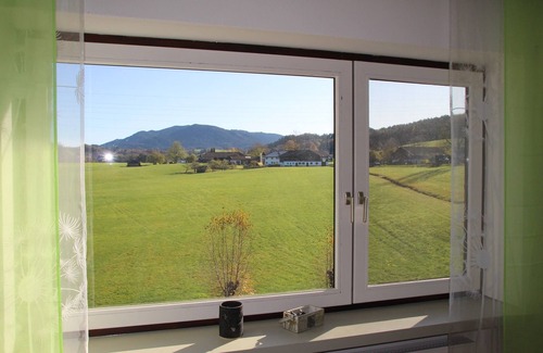 Siegsdorf Apartment | Ferienwohnung Am Moosweg, 100qm, Terrasse, 1 Schlafzimmer, 1 Wohnzimmer, max 4 Pers