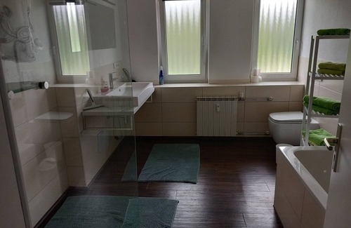 Bechhofen Apartment | Ferienwohnung am Waldrand mit Balkon und Garten