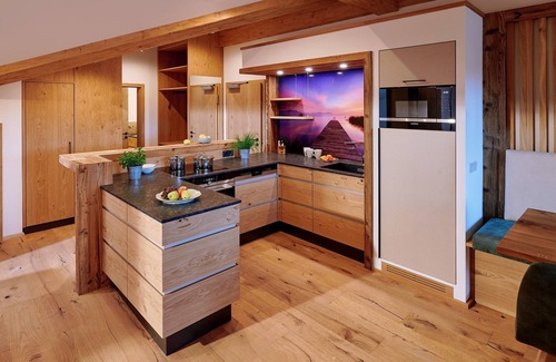 Chieming Apartment | Ferienwohnung Badesteg, 1-5pers., 2sep. SZ, Balkon mit Bergblick