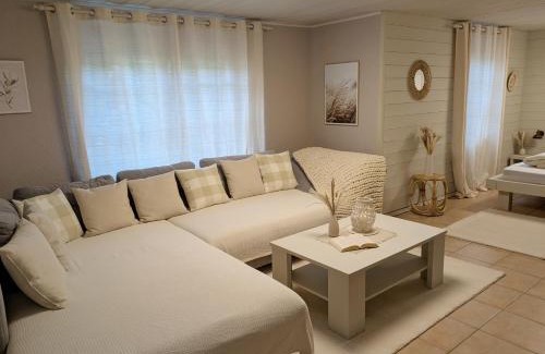Hilzingen House | Ferienwohnung Blütenzauber in Idyllischer Lage Nähe Bodensee
