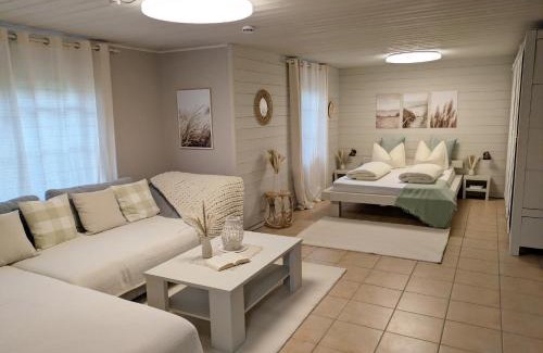 Hilzingen House | Ferienwohnung Blütenzauber in Idyllischer Lage Nähe Bodensee