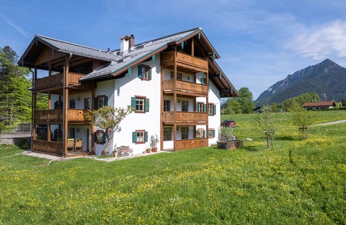 Bischofswiesen Apartment | Ferienwohnung, ca. 90 m², 2-4 Pers., 2 Schlafzimmer, 2 Du/wc, 2 Balkone