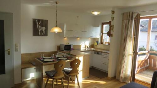 Arlaching Apartment | Ferienwohnung Chiemseestrand
