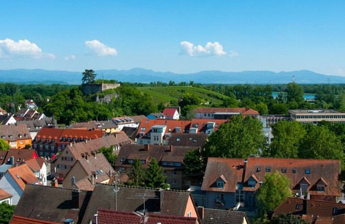 Breisach Apartment | Ferienwohnung, 45 qm, 1 Schlafzimmer und 1 Wohn-/Schlafzimmer mit Balkon, für max. 3 Personen