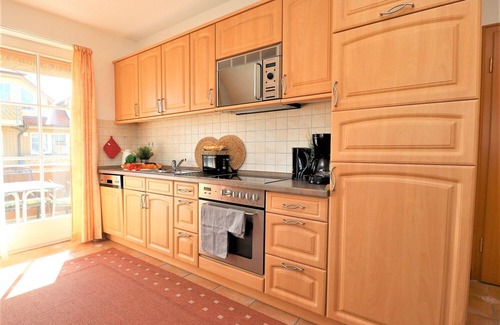 Ostseebad Wustrow Apartment | Ferienwohnung Unter Reet mit Balkon und Ostseeblick