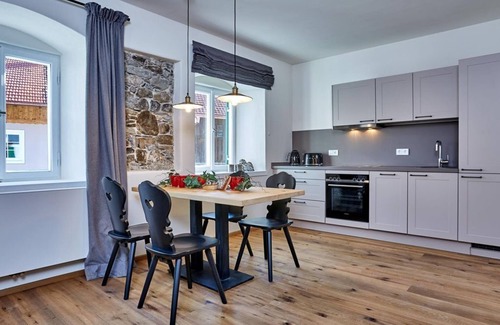 Unterammergau House | Ferienwohnung Enzian - Gasthof Stern