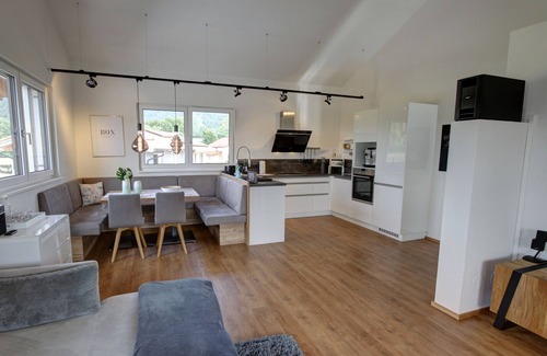 Inzell Apartment | Ferienwohnung für 2-5 Personen, 2 Schlafzimmer mit Terrasse und Balkon, 75 m²