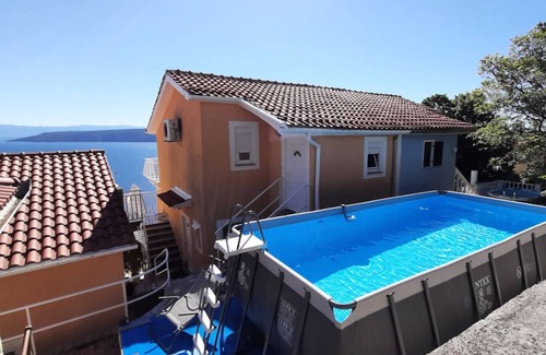 Zagorje Apartment | Ferienwohnung für 2 mit Aufstellpool, Fantastischer Meerblick