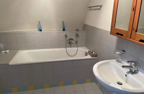 Adelsberg Apartment | Ferienwohnung Hanghuhn