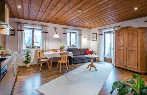 Hoslwang Apartment | Ferienwohnung "Hartsee", 44 qm Obergeschoss, 1 separates Schlafzimmer