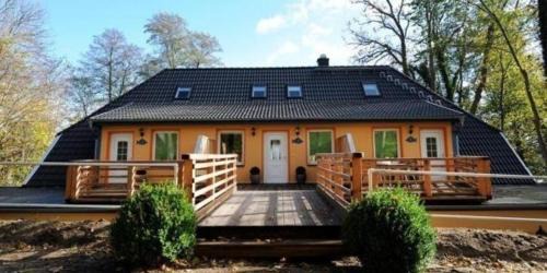 Neukloster Apartment | Ferienwohnung im Landschaftsschutzgebiet, mit Dachzimmer und Terrasse zum See mit hauseigenem Bade-Steg