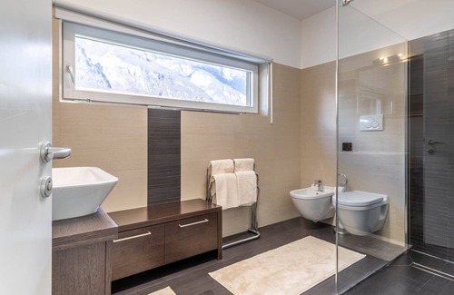 Salorno Other | Ferienwohnung in Ruhiger Lage, Mitten im Grün