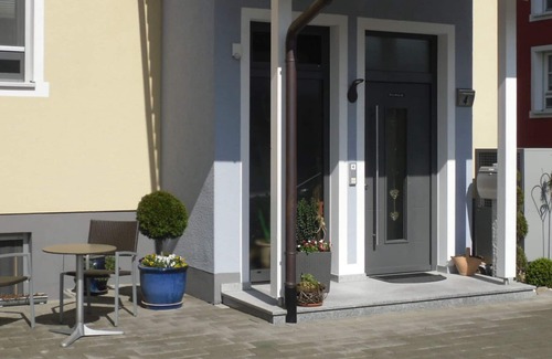 Altenheim Apartment | Ferienwohnung mit ca. 63qm, 1 Schlafzimmer, 1 Wohn-/Schlafzimmer, für maximal 3 Personen