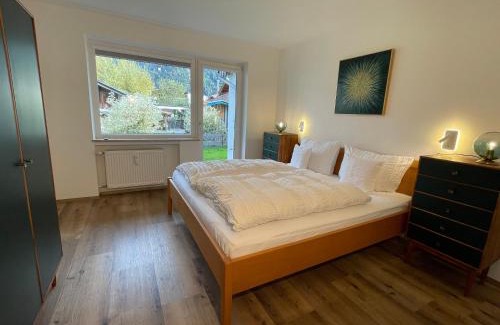 Mittenwald Apartment | Ferienwohnung mit Terrasse und Garten mit Blick auf das Karwendelgebirge