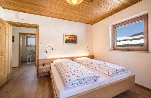 Avelengo Apartment | Ferienwohnung Mittager Edelweiss