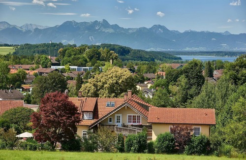 Bad Endorf Apartment | Ferienwohnung Nr. 2 - "Bergblick", 39 qm Obergeschoss, 1 separates Schlafzimmer
