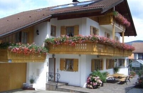 Aufham Apartment | Ferienwohnung Nr. 3, 45 qm, Wohn-/Schlafraum, Zustellbetten, Dusche/WC, Balkon, Sat-TV, max. 4 Personen