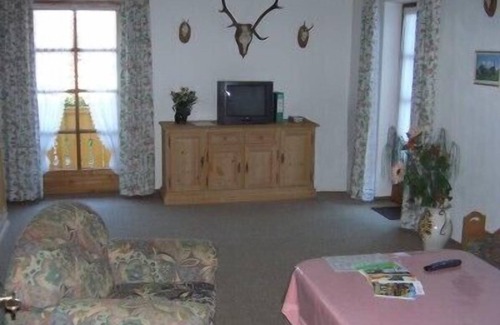 Aufham Apartment | Ferienwohnung Nr. 3, 45 qm, Wohn-/Schlafraum, Zustellbetten, Dusche/WC, Balkon, Sat-TV, max. 4 Personen