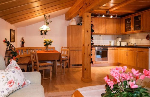 Ruhpolding Apartment | Ferienwohnung Rauschberg 66qm, Balkon, Kochn., 1 Schlafz., 1 Wohnz., Nr. 4, Wlan