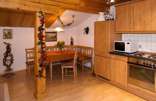 Ruhpolding Apartment | Ferienwohnung Rauschberg 66qm, Balkon, Kochn., 1 Schlafz., 1 Wohnz., Nr. 4, Wlan