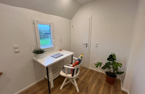 Rolandswerth Apartment | Ferienwohnung RheinZeit - Freshly renovated half-timbered house directly on the Rhine!
