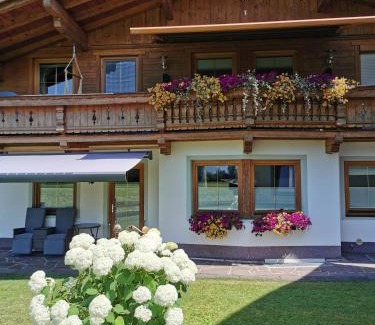 Sankt Johann in Tirol Apartment | Ferienwohnung Stock