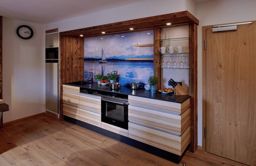Chieming Apartment | Ferienwohnung Segelboot, 1-4pers., 2 Sep. SZ, 1.og, Balkon mit Chiemseeblick