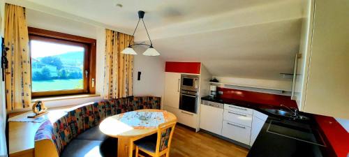 Schwaz Apartment | Ferienwohnung Sonnwendhof "Inntalblick" im Dachgeschoss