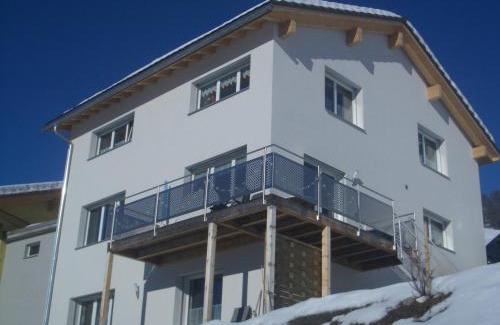 Ftan Apartment | Ferienwohnung Vonlanthen