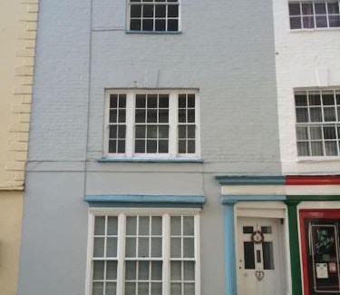 Lyme Regis House | Fermaine, 50m from sea, garden, dogs, town centre