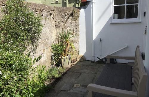 Lyme Regis House | Fermaine, 50m from sea, garden, dogs, town centre