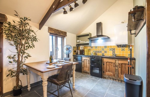 Tiers Cross House | Fern Cottage - Luxurious 1 Bedroom - Blossom Farm