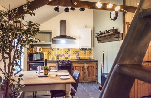 Tiers Cross House | Fern Cottage - Luxurious 1 Bedroom - Blossom Farm