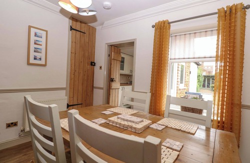 Heacham Cottage | FERN COTTAGE, pet friendly, character holiday cottage in Heacham