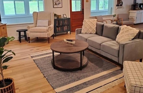 Laporte House | Fern Hill Cottage - Robin Real Estate