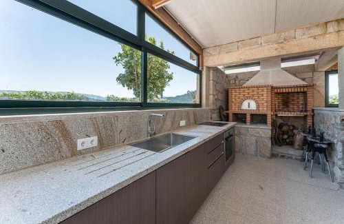 Ponte de Lima Ski Chalet | Fernandes Guest house Yellow Bungalow