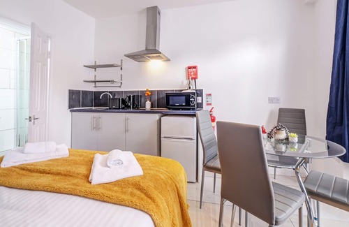 Sudbury Apartment | Fernbank Rooms Sudbury Hill, Harrow,Self-Contained Studios with En-Suite - Apt01