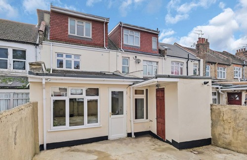 Sudbury Apartment | Fernbank Rooms Sudbury Hill, Harrow Self-Contained Studios with En-Suite - Apt03