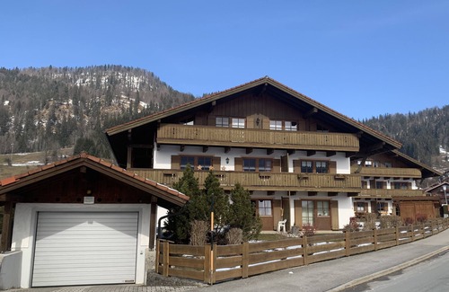 Reit im Winkl Apartment | FEWO am Hauchen, 85 qm mit Tiefgarage und Terrasse
