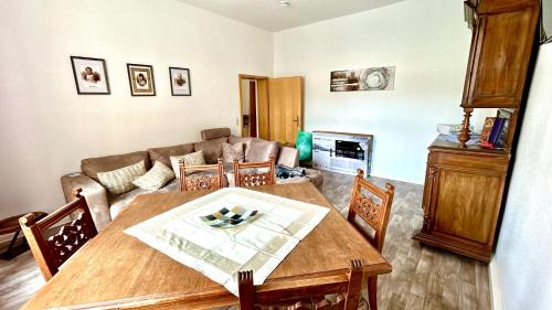 Zittau Apartment | Fewo Ascheweibchen -Altstadt-Domizil am Rathaus mit Top Aussicht