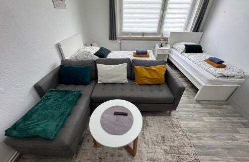 Jurgenohl Apartment | FeWo Elbo46 mit Balkon, Waschmaschine & Smart TV
