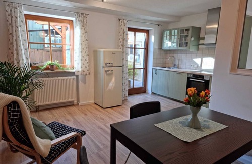 Bad Kohlgrub Apartment | Fewo-fend/Ferienwohnung mit Drei Terrassen und Überdachtem Freisitz