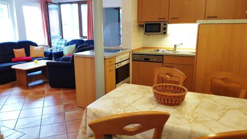 Neuensien Apartment | Fewo Granitzblick 4 mit Terrasse und Wintergarten