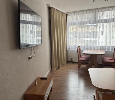 Schluchsee Apartment | FeWo im Kurhotel in Schluchsee Apartment Family Style mit Balkon Indoorpool Tiefgaragenstellplatz