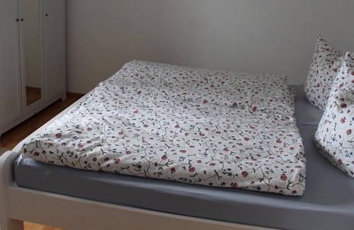 Butjadingen Apartment | Fewo Kastanie, Dusche, WC, 2 Schlafräume - Ferienwohnungen "hof Wiesenblick"