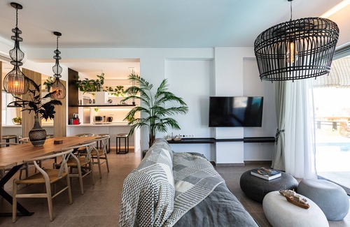 Stavromenos Villa | Feyre Boutique Mansion walking distance to beach